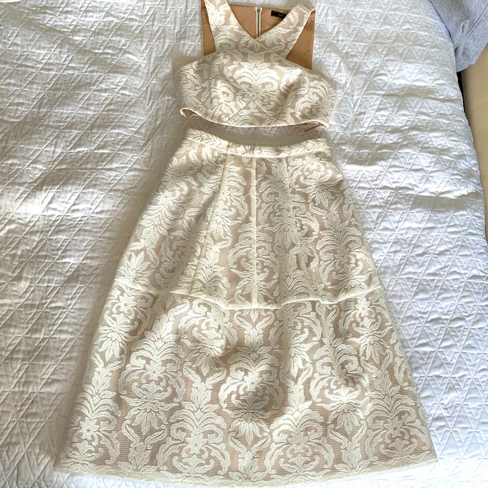 BCBGMAXAZRIA Cream Lace Skirt set